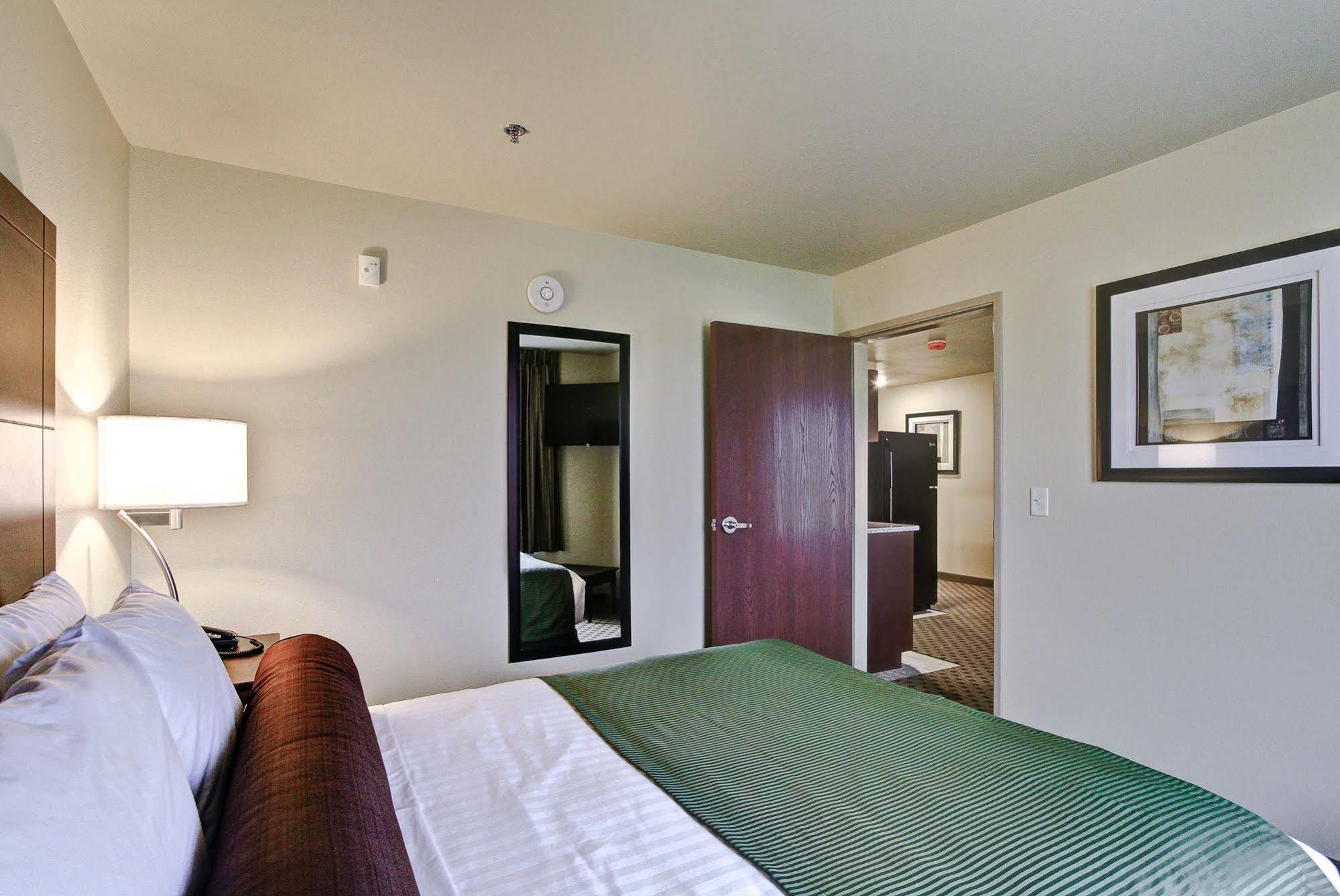 Cobblestone Hotel & Suites Pulaski/Green Bay Экстерьер фото
